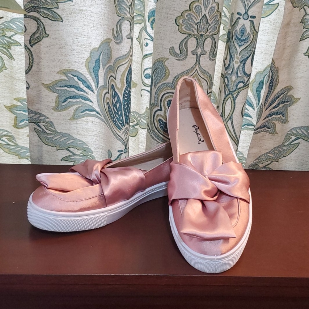 PINK SLIP ONS